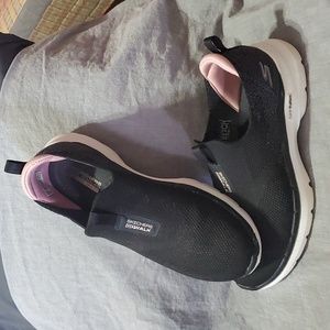 Like New Skechers GoWalk Hyper Stretch Fit Size 8